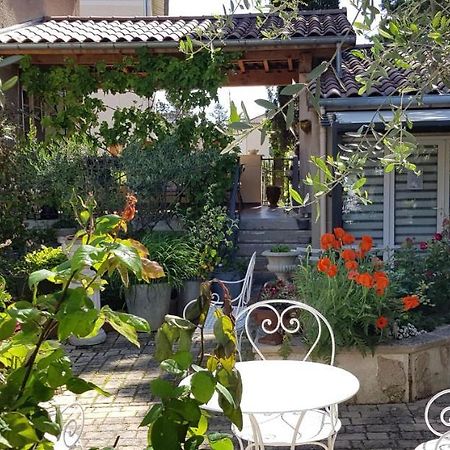 Maison D'Hotes Et Roulotte" Le 6 Bis" Romans-sur-Isere Luaran gambar