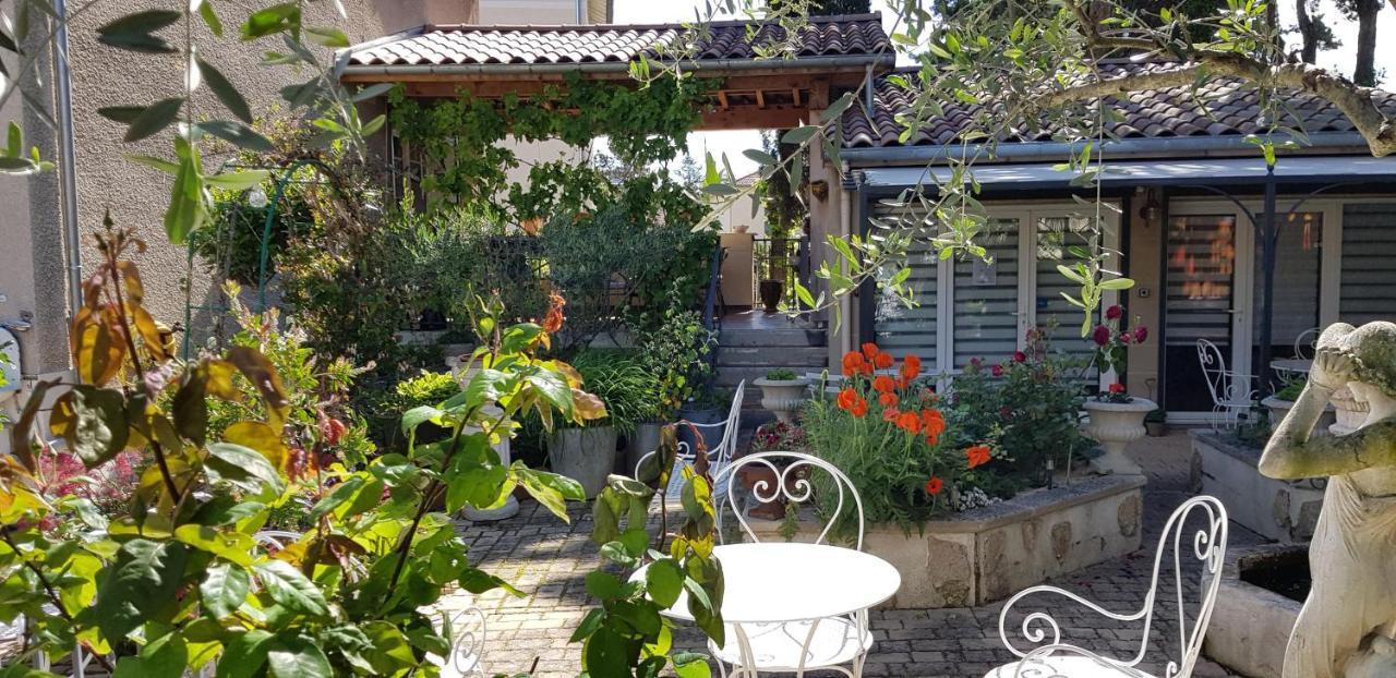 Maison D'Hotes Et Roulotte" Le 6 Bis" Romans-sur-Isere Luaran gambar