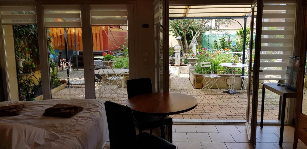 Maison D'Hotes Et Roulotte" Le 6 Bis" Romans-sur-Isere Luaran gambar