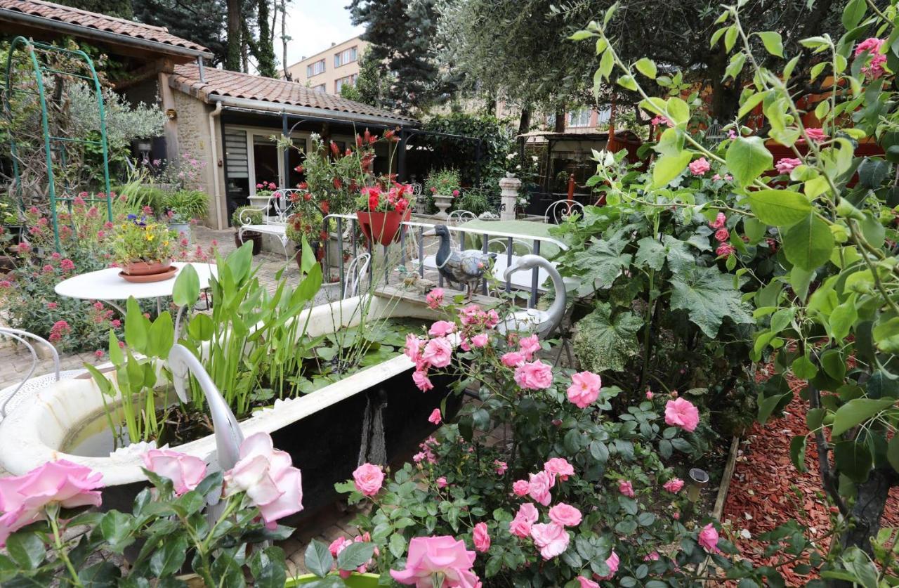 Maison D'Hotes Et Roulotte" Le 6 Bis" Romans-sur-Isere Luaran gambar